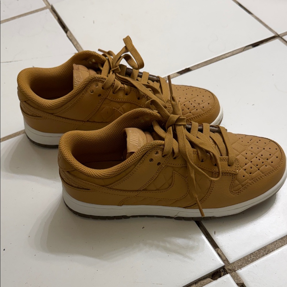 Nike Men's Brown Sneakers